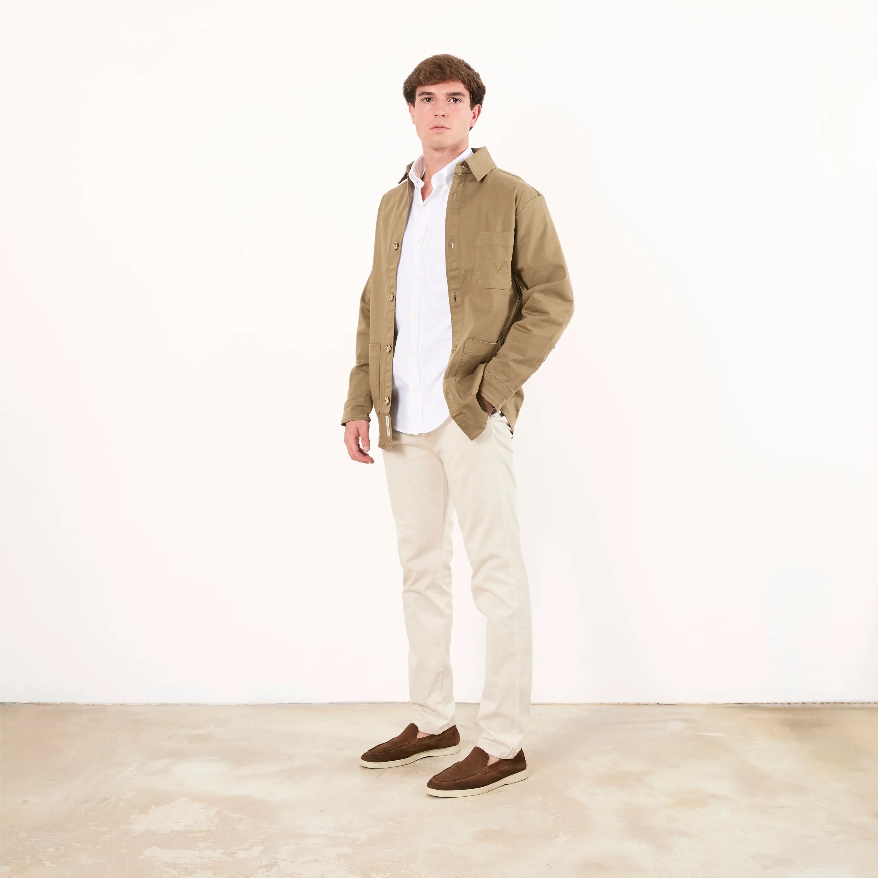 Chamarra tres bolsillos caqui