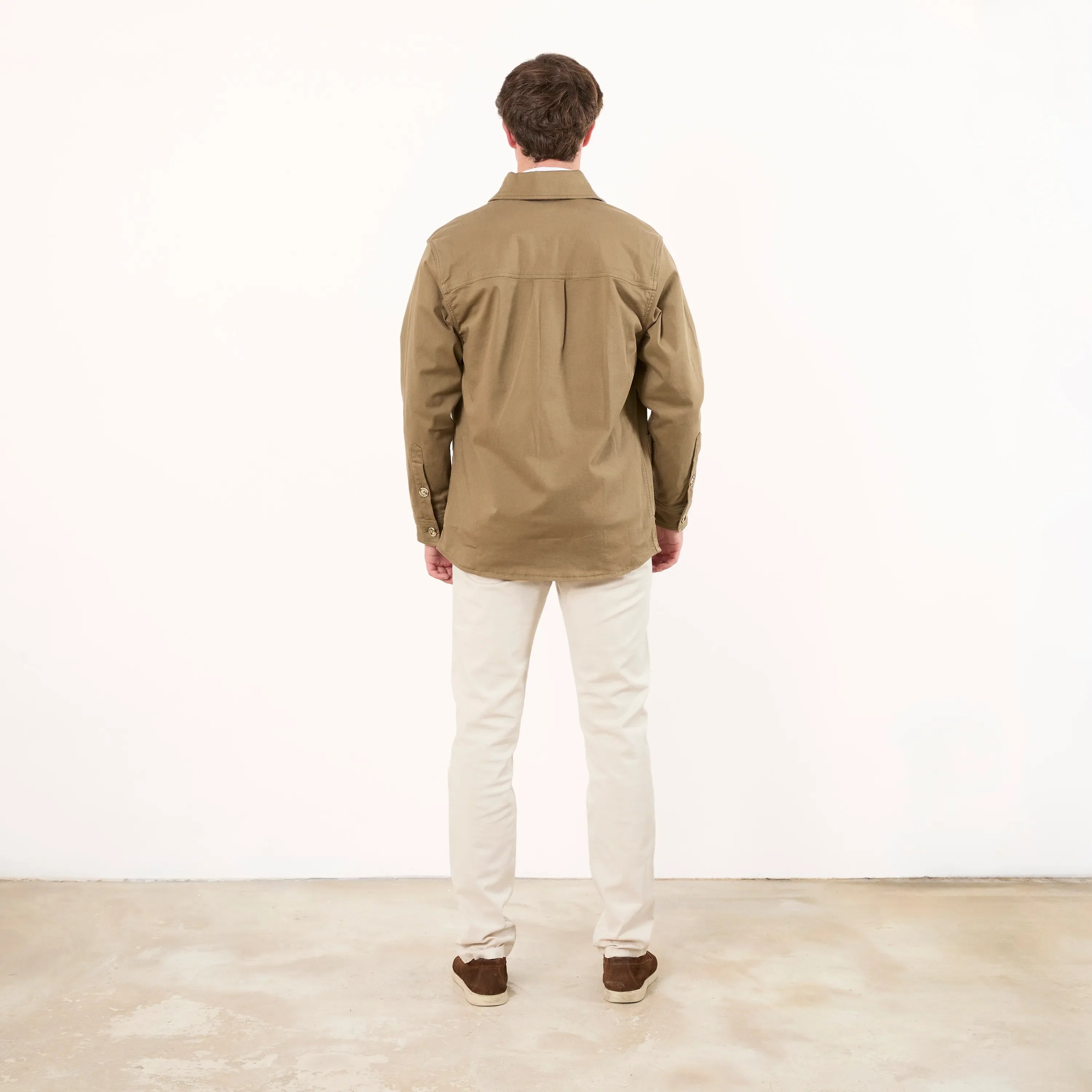 Chamarra tres bolsillos caqui