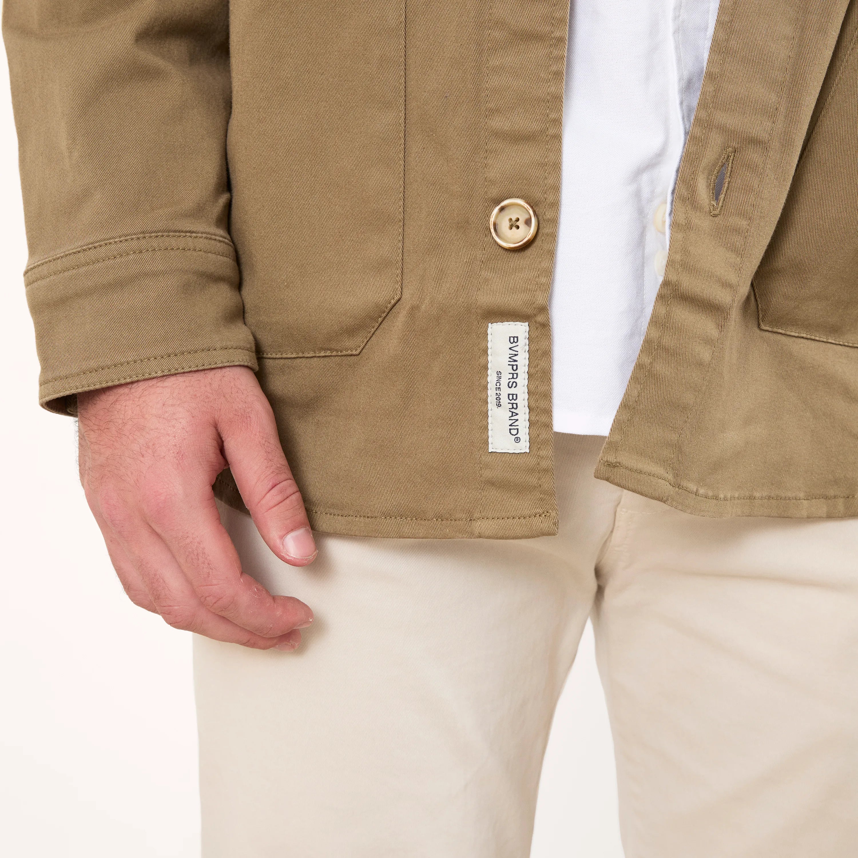 Chamarra tres bolsillos caqui