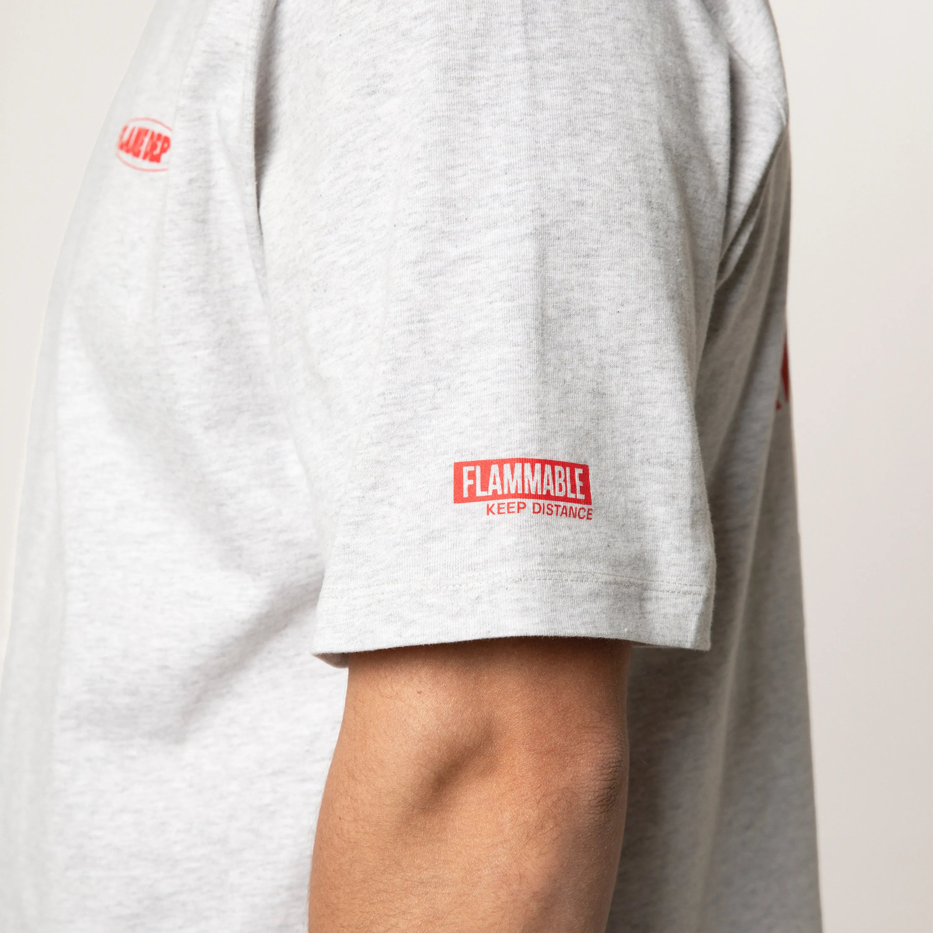 Playera Emergency Gris