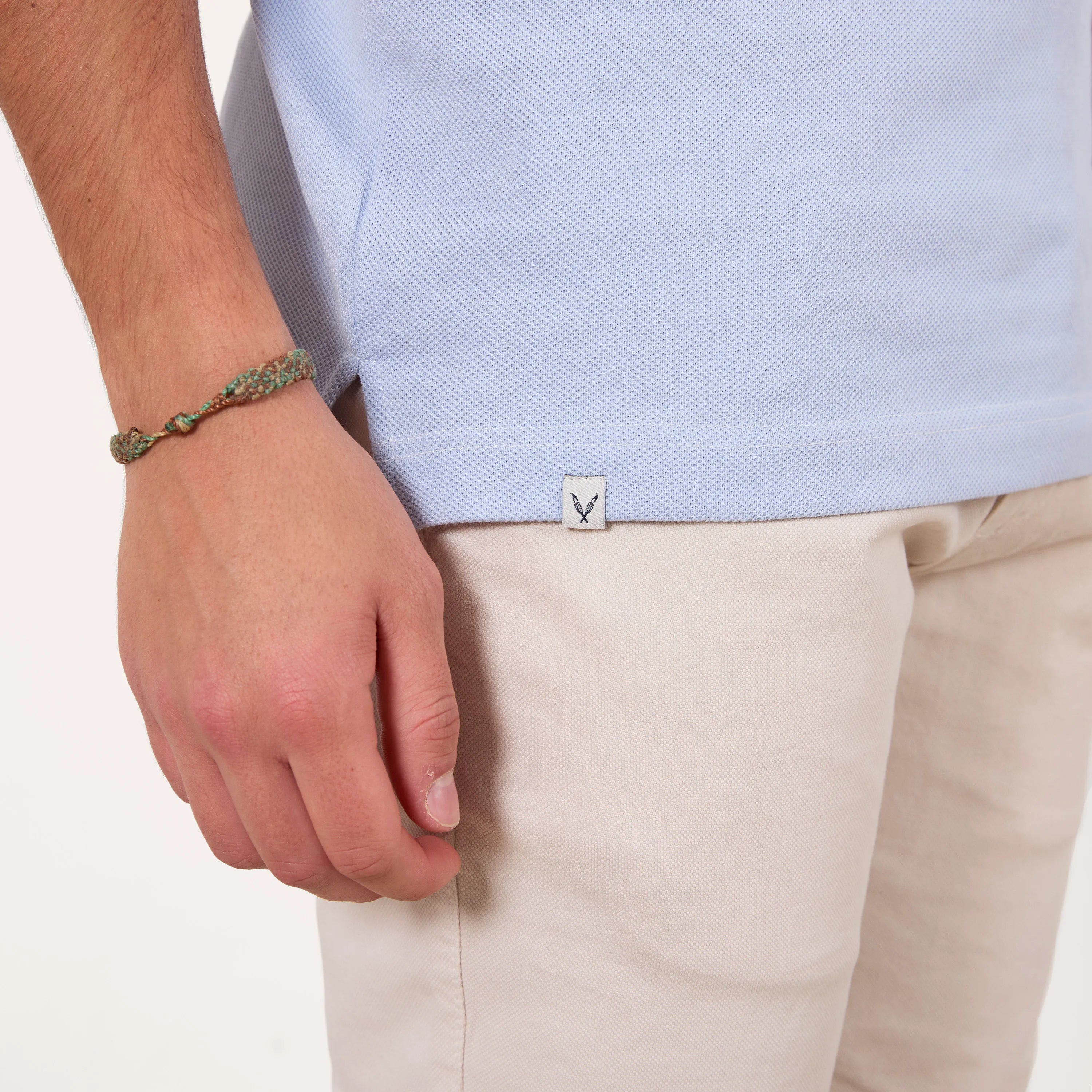 Polo básico celeste